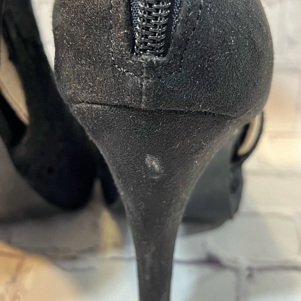 FERGIE Open Toe Black Lace Heels-8 - Picture 5 of 6